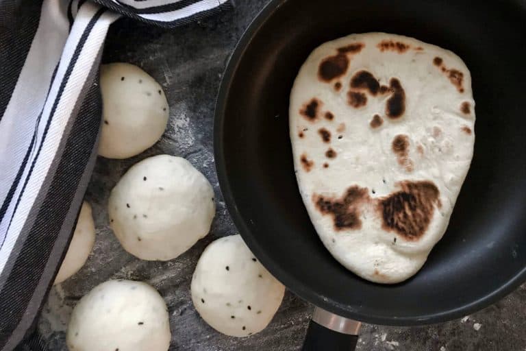 Indický kynutý chléb naan