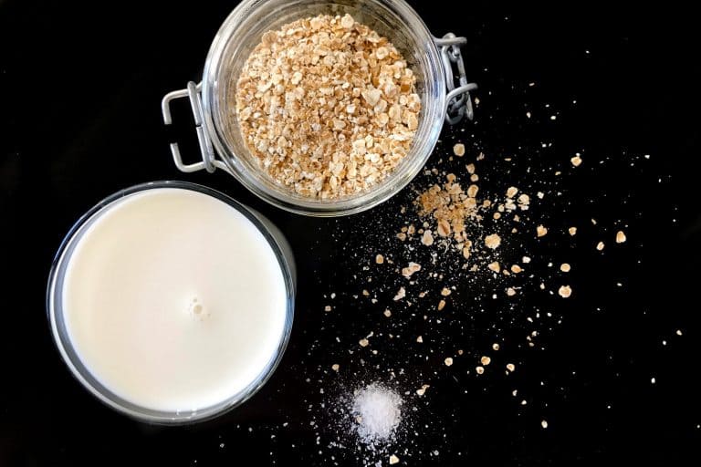 Mandlová ovesná kaše s granátovým jablkem