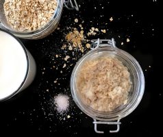 Mandlová ovesná kaše s granátovým jablkem