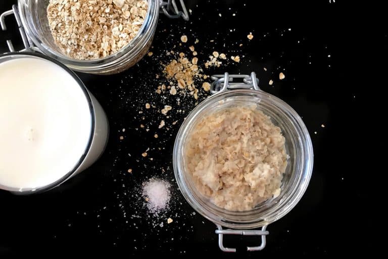 Mandlová ovesná kaše s granátovým jablkem