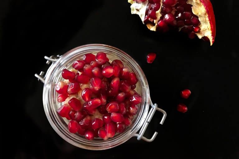 Mandlová ovesná kaše s granátovým jablkem