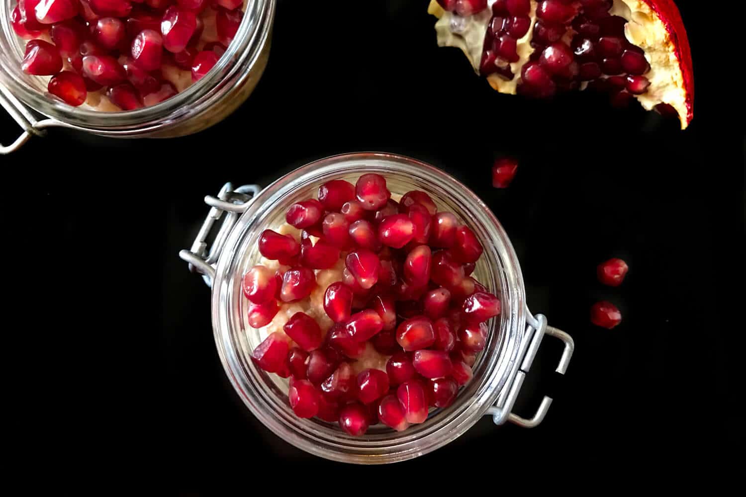 Mandlová ovesná kaše s granátovým jablkem
