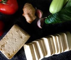 Tofu v sečuánském stylu s rýží a zeleninou