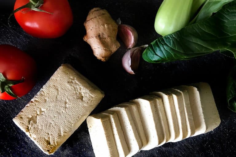 Tofu v sečuánském stylu s rýží a zeleninou