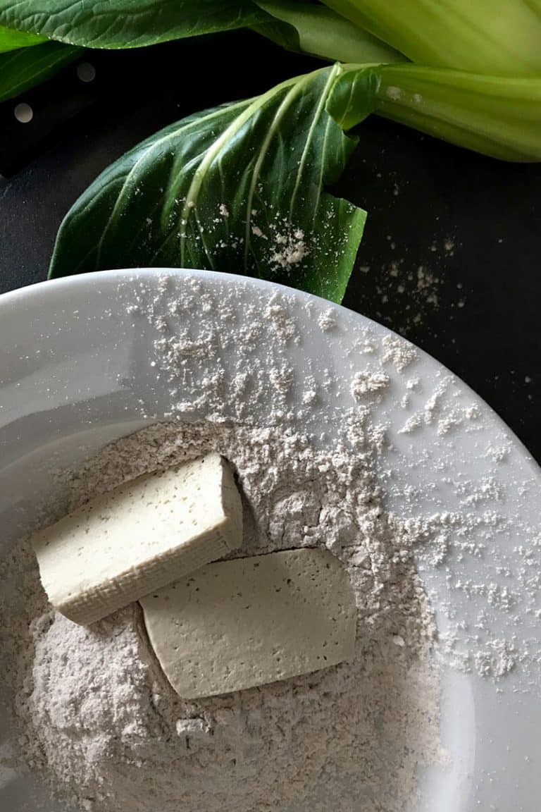 Tofu v sečuánském stylu s rýží a zeleninou