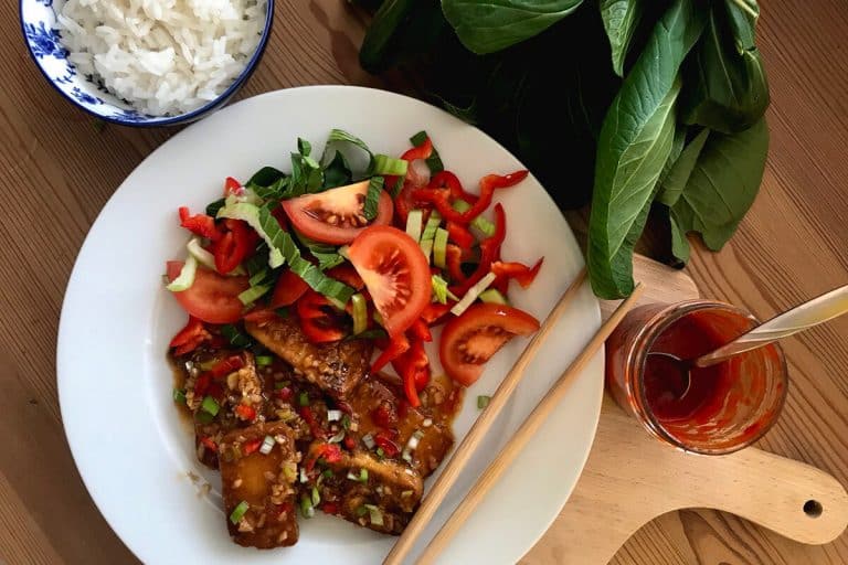 Tofu v sečuánském stylu s rýží a zeleninou