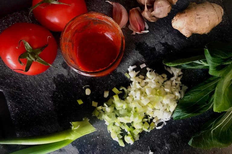 Tofu v sečuánském stylu s rýží a zeleninou