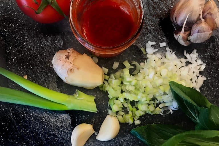 Tofu v sečuánském stylu s rýží a zeleninou