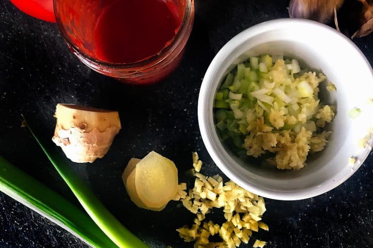 Tofu v sečuánském stylu s rýží a zeleninou