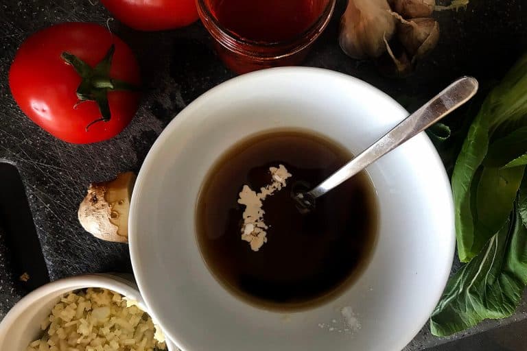 Tofu v sečuánském stylu s rýží a zeleninou