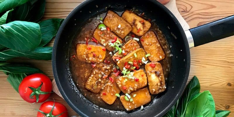 Tofu v sečuánském stylu s rýží a zeleninou