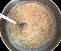 Kokosová ovesná kaše se švestkami a hruškami