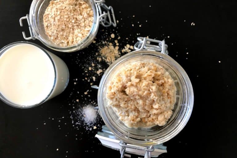 Kokosová ovesná kaše se švestkami a hruškami