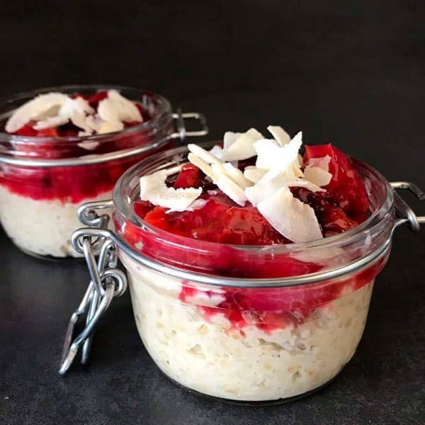 Kokosová ovesná kaše se švestkami a hruškami