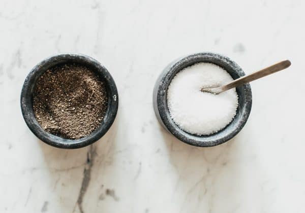 Ochucení - sůl a pepř