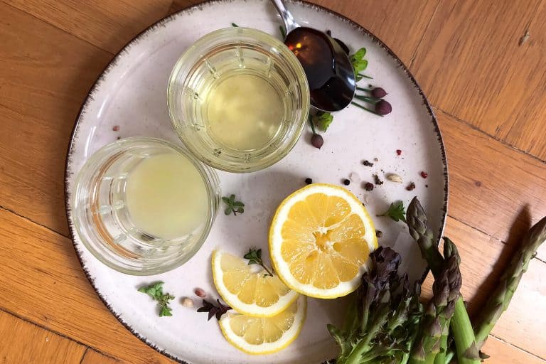 Rukolovo-špenátový salát s jablky a ořechy