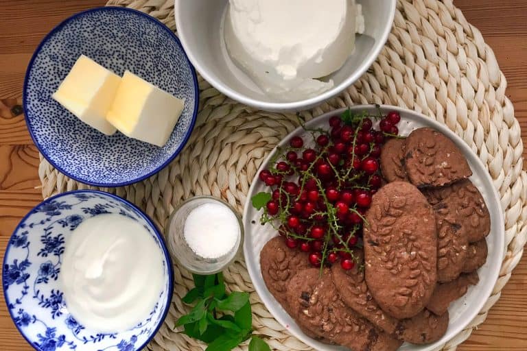 Nepečený rybízovo-ricottový cheesecake” do sklenice