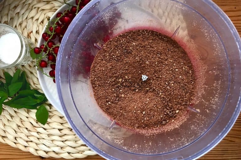 Nepečený rybízovo-ricottový cheesecake” do sklenice