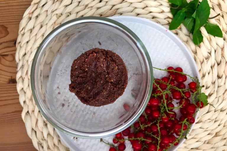 Nepečený rybízovo-ricottový cheesecake” do sklenice