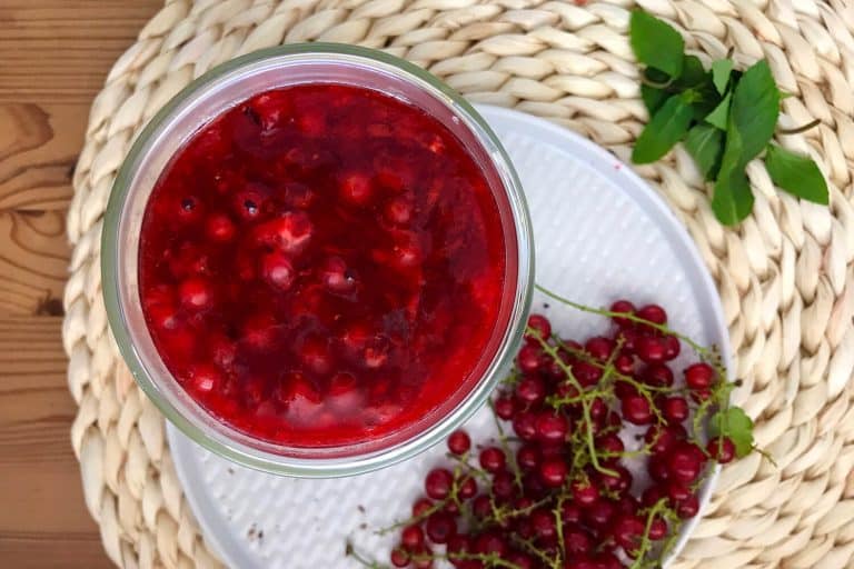 Nepečený rybízovo-ricottový cheesecake” do sklenice